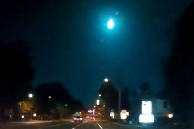 Watch: Green-Colored Meteor Flash Brightens up Florida Night Skies