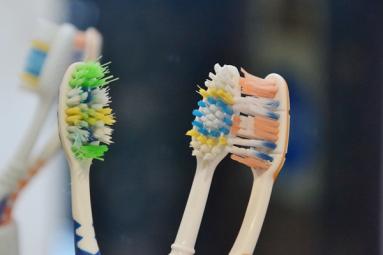 Things you can do with your old toothbrush Things you can do with your old toothbrush