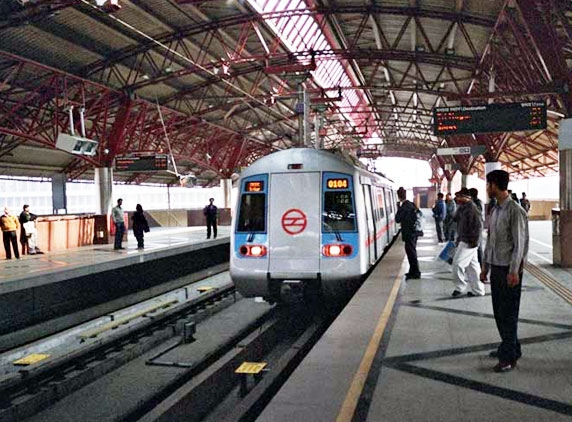 Woman killed in Delhi Metro station shootout!