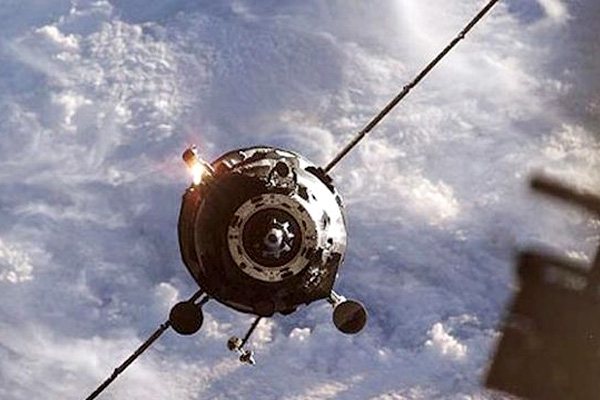 Russian Spacecraft out of control in orbit, is danger ahead?},{Russian Spacecraft out of control in orbit, is danger ahead?