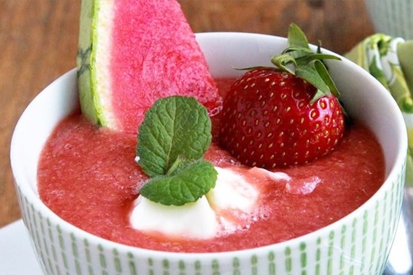 Strawberry and watermelon soup},{Strawberry and watermelon soup