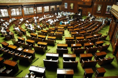 Govt. to Table Bill in Winter Session to Allow NRIs to Vote