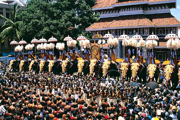 Spectacular Thrissur Pooram},{Spectacular Thrissur Pooram